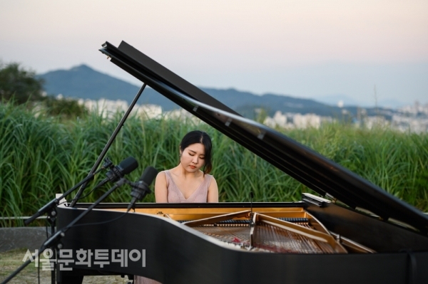 ▲마포6경 클래식 ‘하늘공원편-피아니스트 문지영’(사진=마포문화재단)