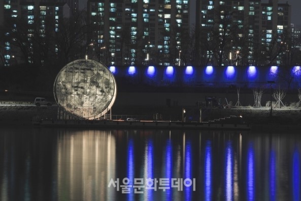 사진은 한강 노들섬에 전시된 공공미술작품 '달빛 노들' (사진=서울시)
