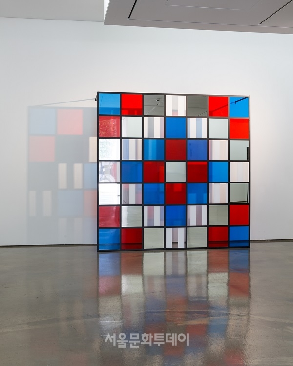 ▲The grid with 49 squares, situated work, Seoul No. 9, 2015, 217.5x217.5cm