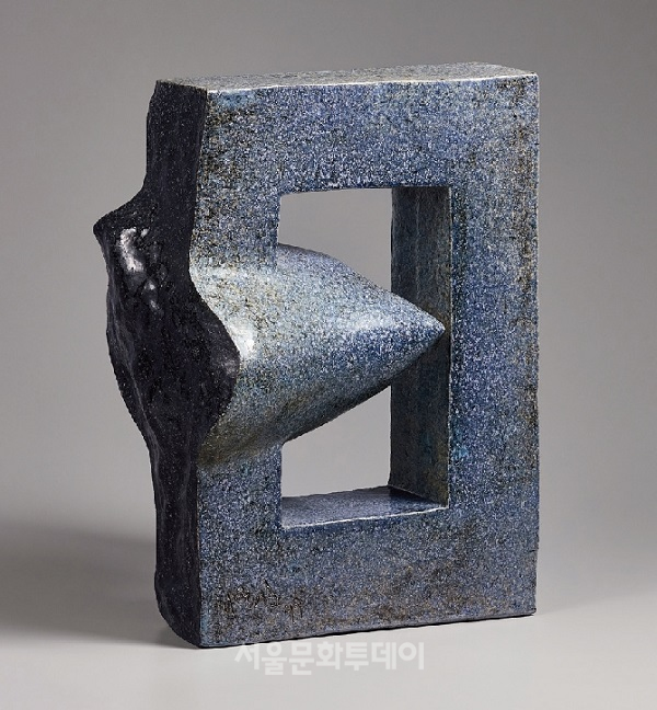 ▲최남진, 삶과 기도 - 고통, Ceramic, 40 x 25 x 50 cm, 2000